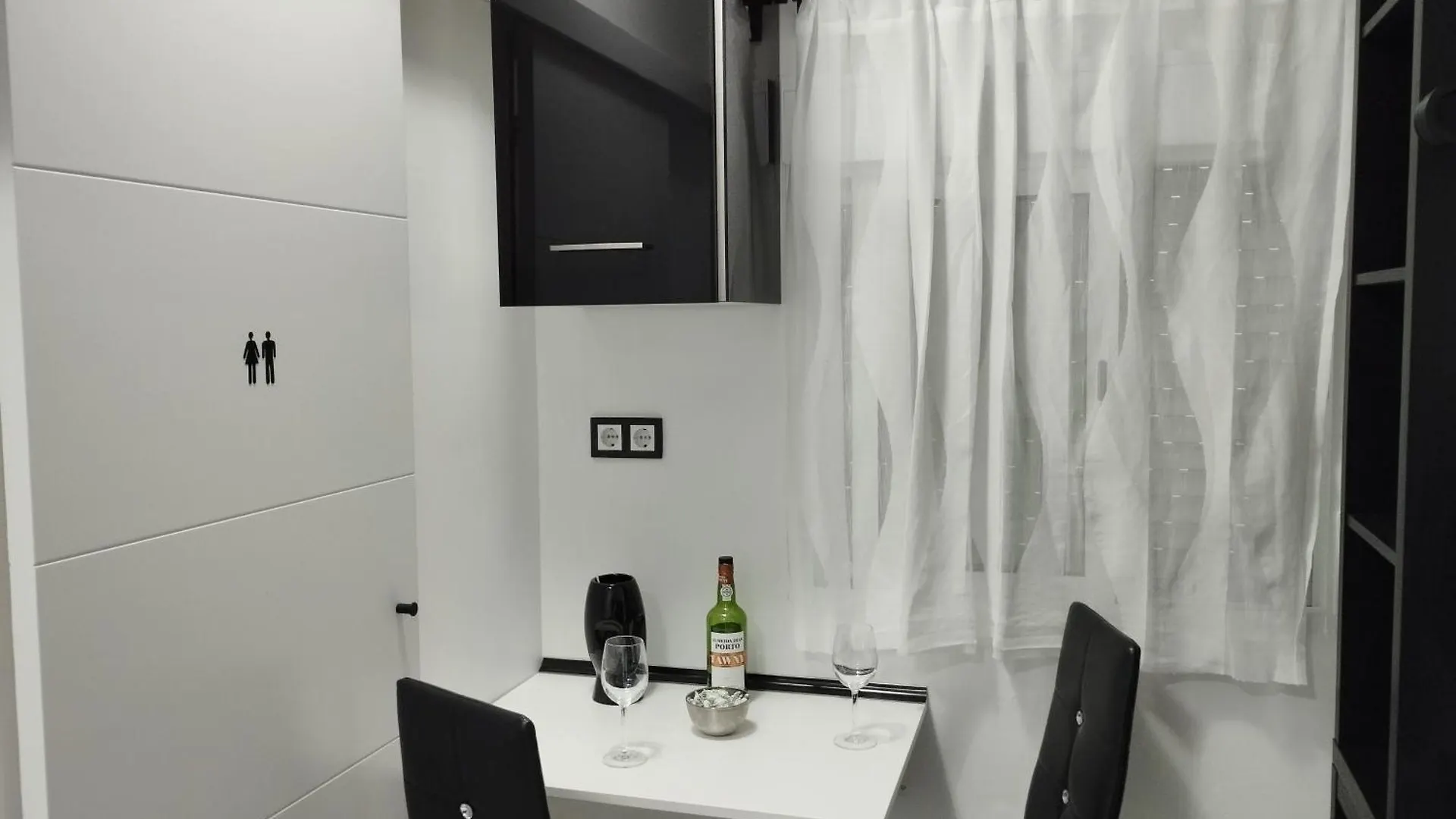 Vilapicina Rooms Barcelona Hostel