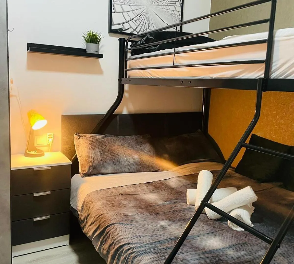 Vilapicina Rooms Barcelona Hostel