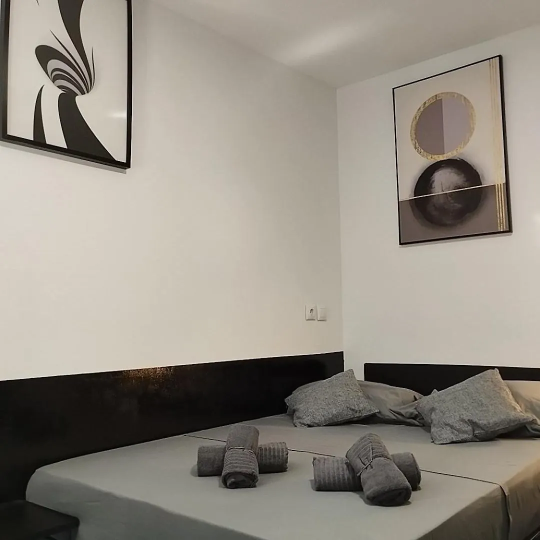 Vilapicina Rooms Barcelona Hostel